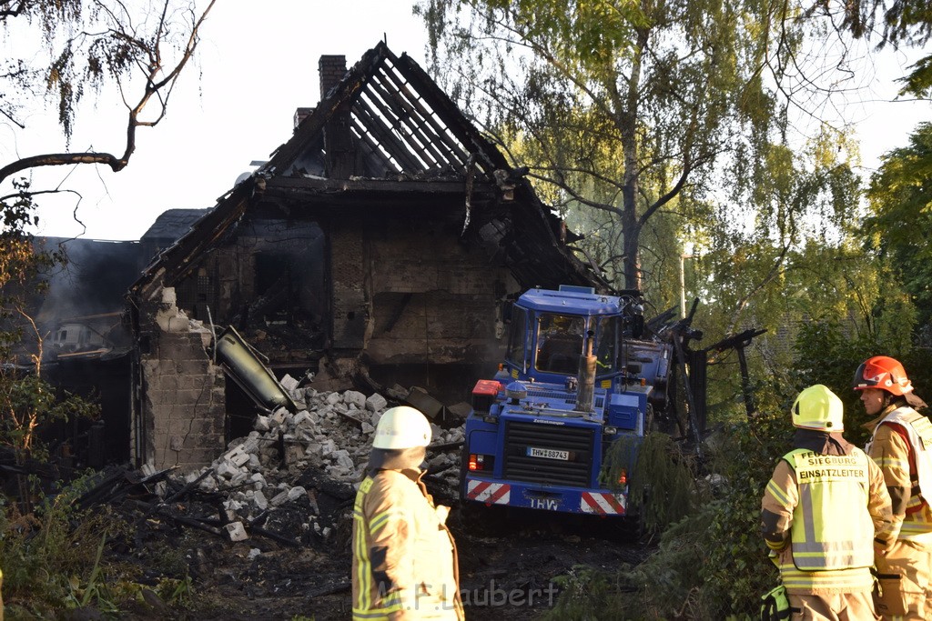 Grossfeuer Einfamilienhaus Siegburg Muehlengrabenstr P1007.JPG - Miklos Laubert